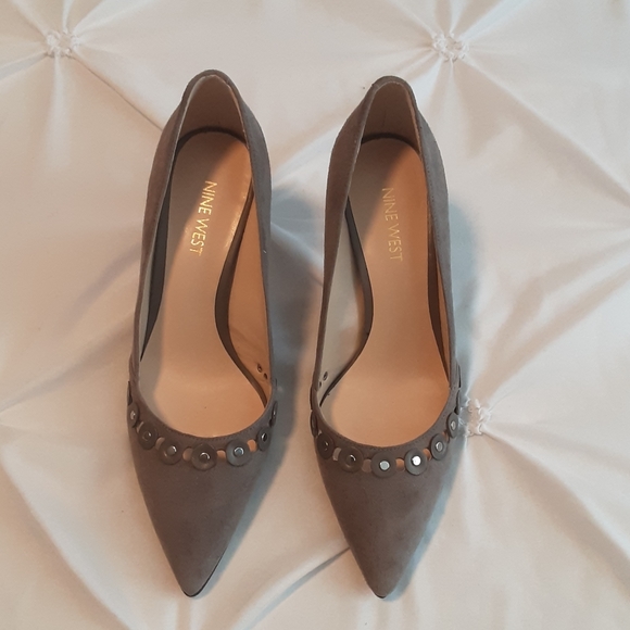 BNWOT - Nine West Gray  Suede 3 inch Heels - Picture 1 of 3